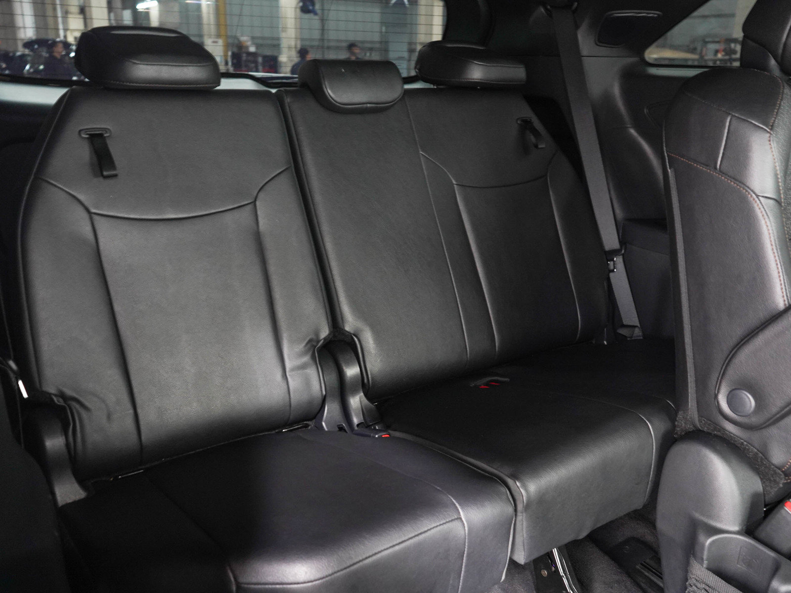 Used 2025 Toyota Sienna Platinum AWD/4WD image 15