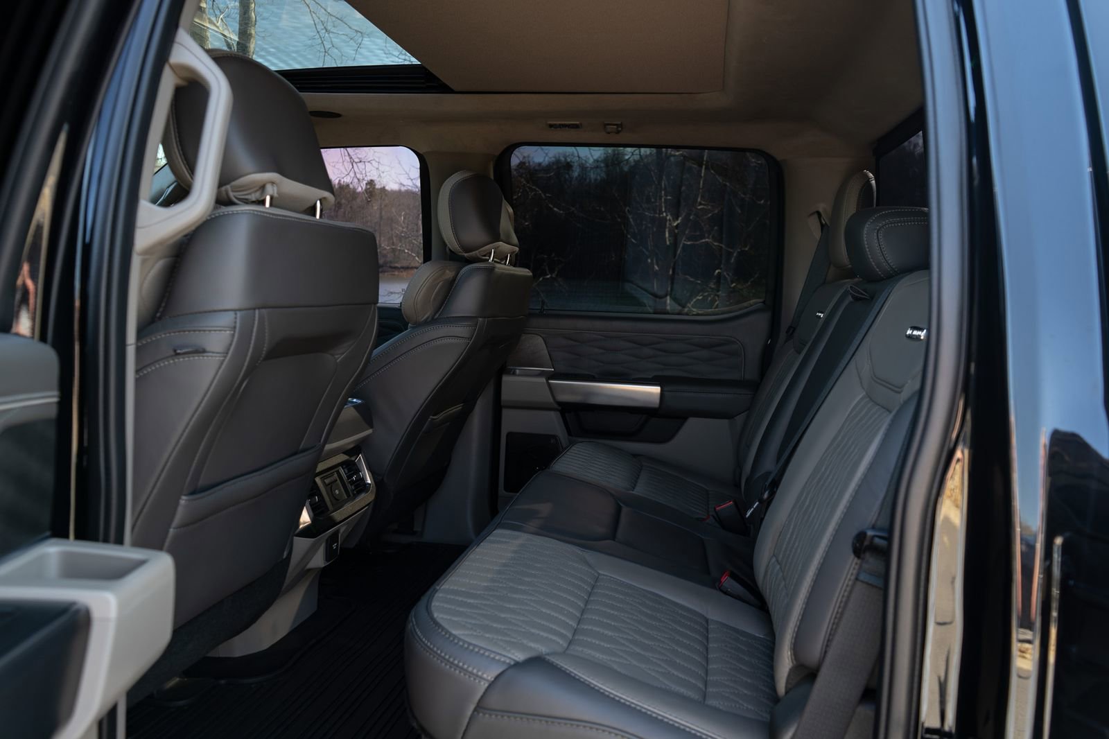 Used 2025 Ford F250 Platinum w/ Platinum Plus Package image 44