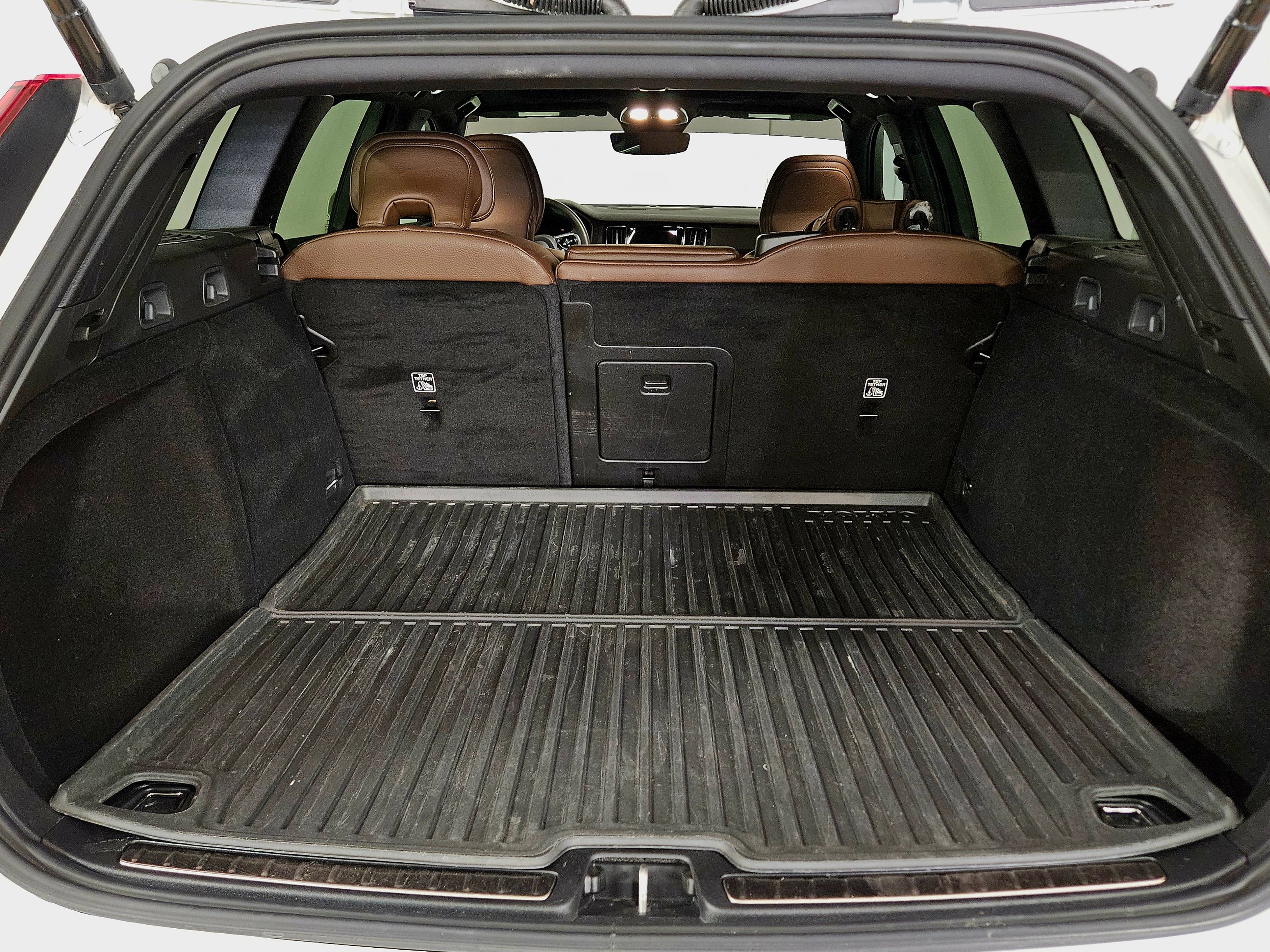 Used 2023 Volvo V60 B5 Cross Country Plus w/ Protection Package Premier image 15