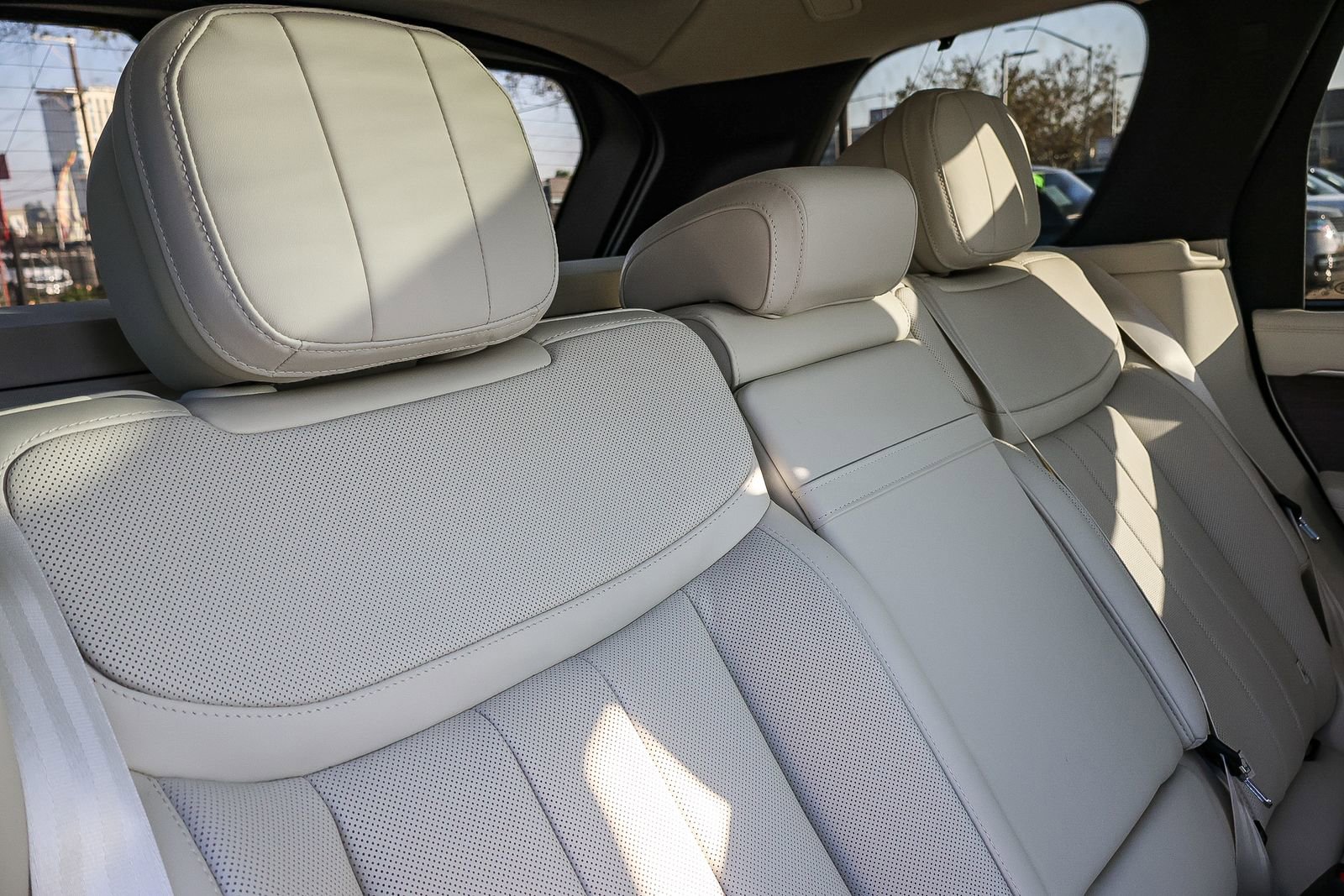 New 2026 Land Rover Range Rover SE image 19