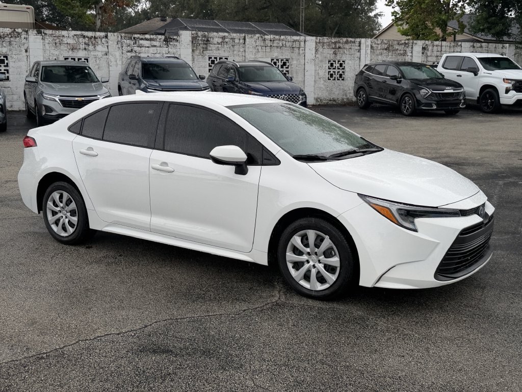 Used 2025 Toyota Corolla LE FWD image 2