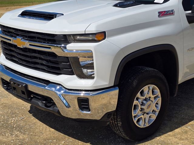 Used 2024 Chevrolet Silverado 2500 LT image 3