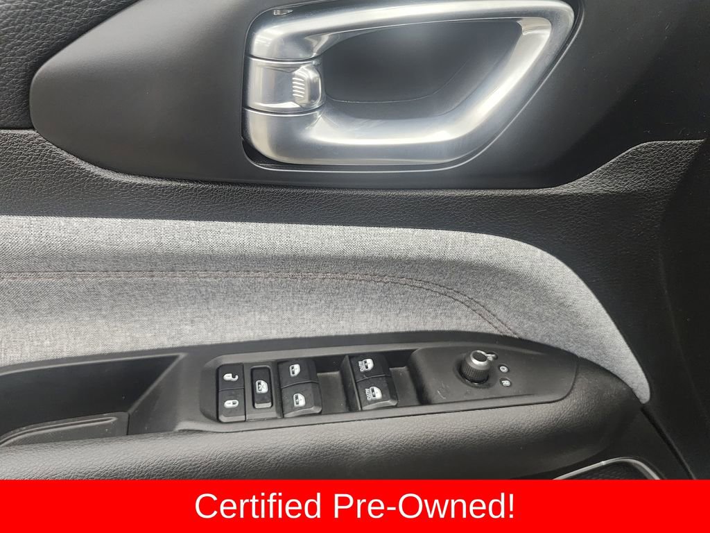 Used 2024 Jeep Compass Latitude image 10