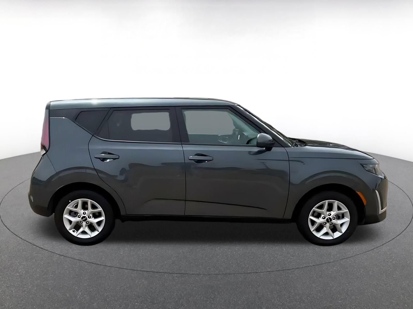 Used 2025 Kia Soul LX w/ LX Technology Package FWD image 15