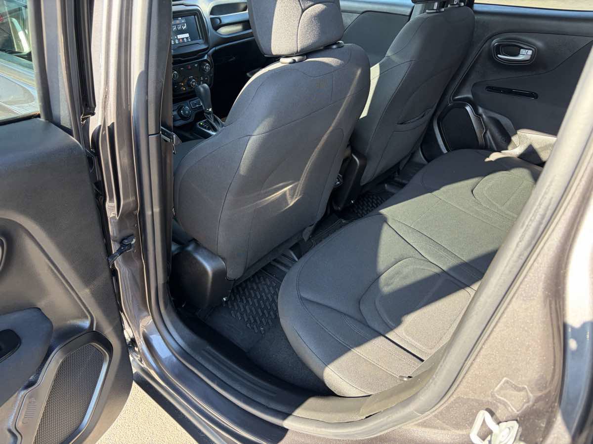 Used 2020 Jeep Renegade Latitude image 18