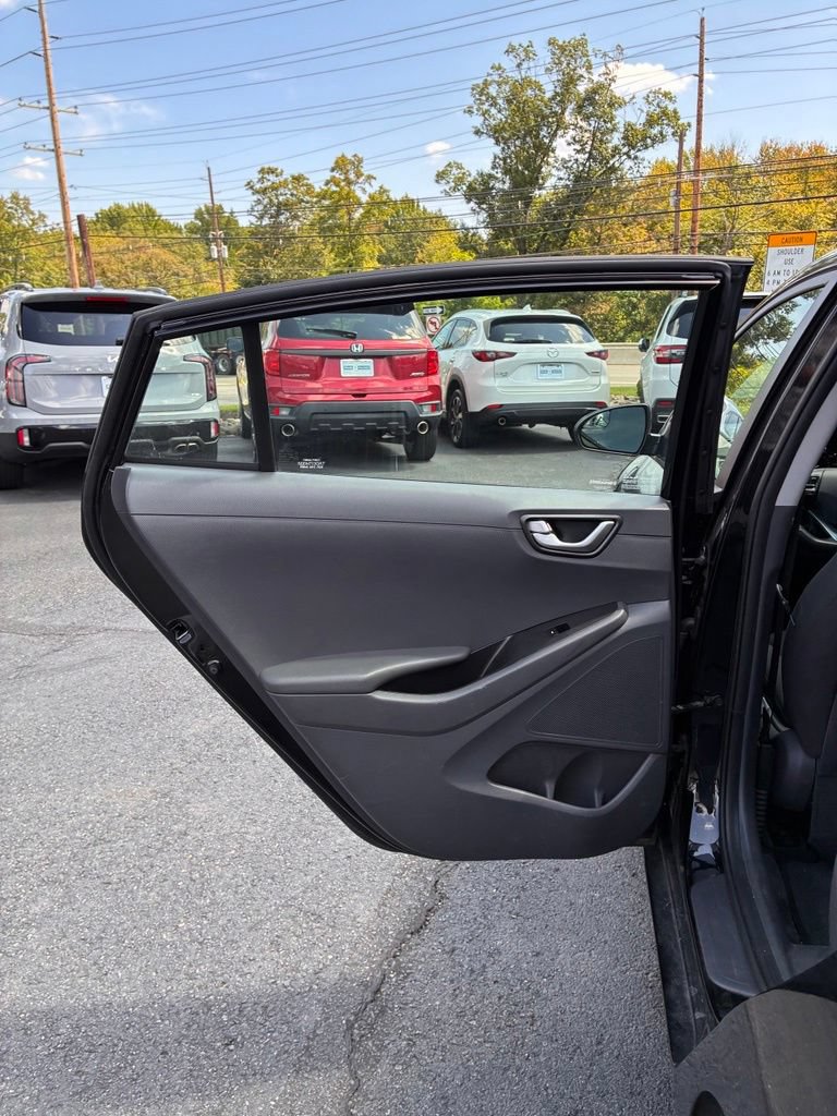 Used 2019 Hyundai Ioniq Plug-In Hybrid FWD image 24