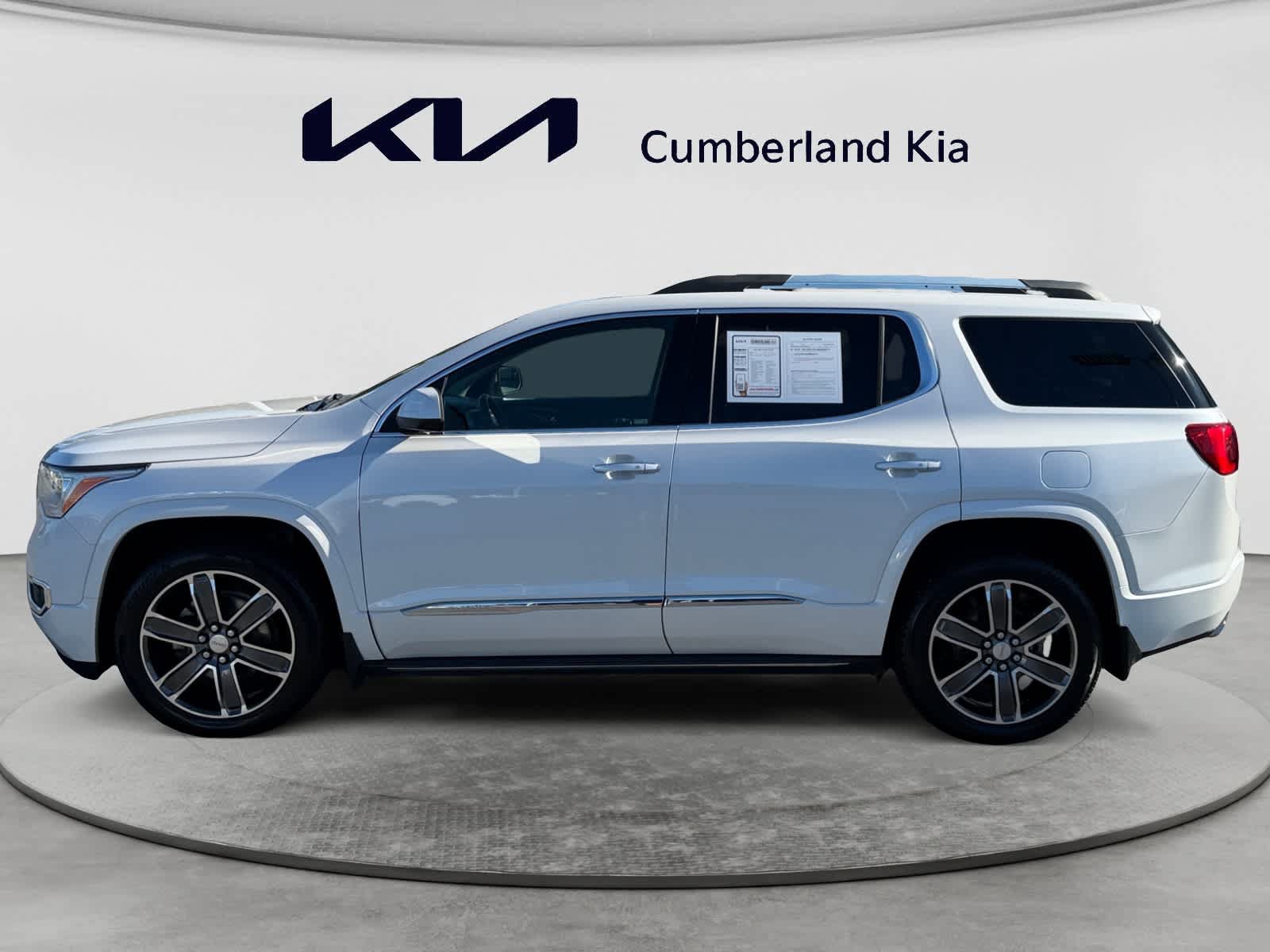 Used 2018 GMC Acadia Denali w/ Technology Package AWD/4WD image 2