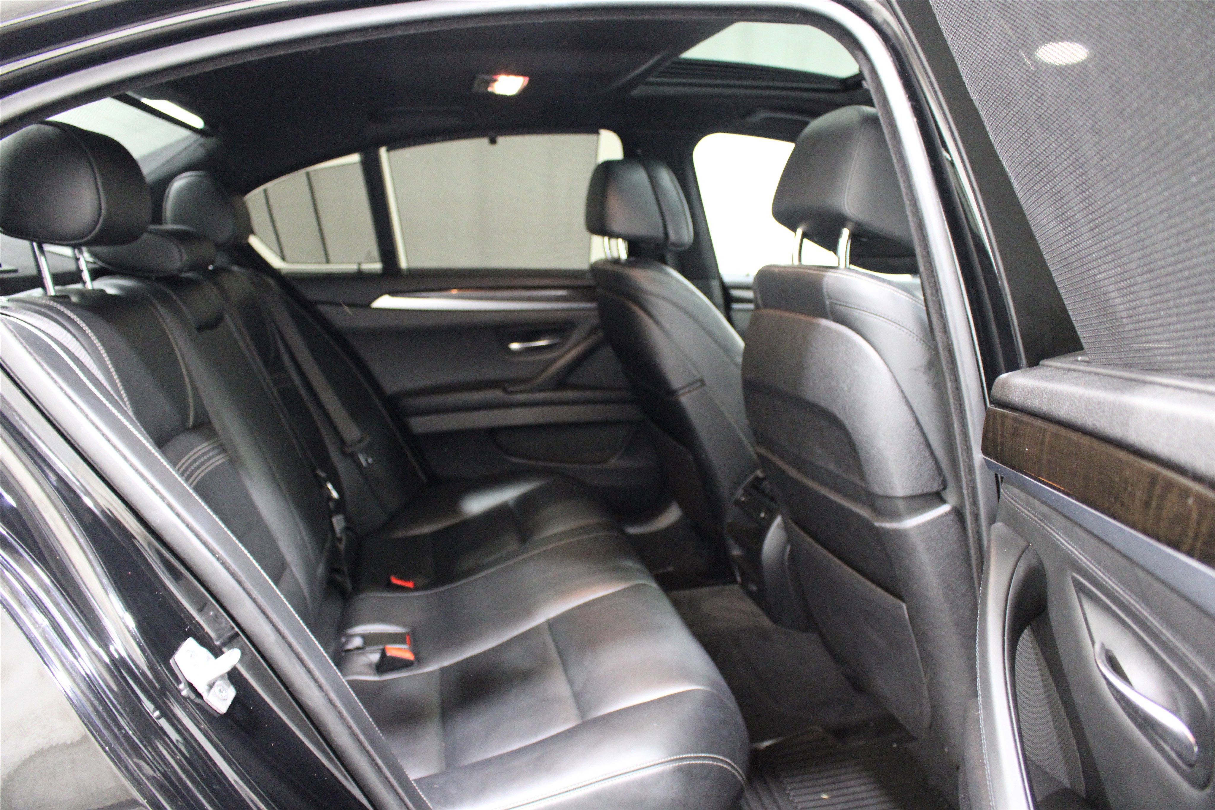 Used 2016 BMW 550i xDrive Sedan AWD/4WD image 26