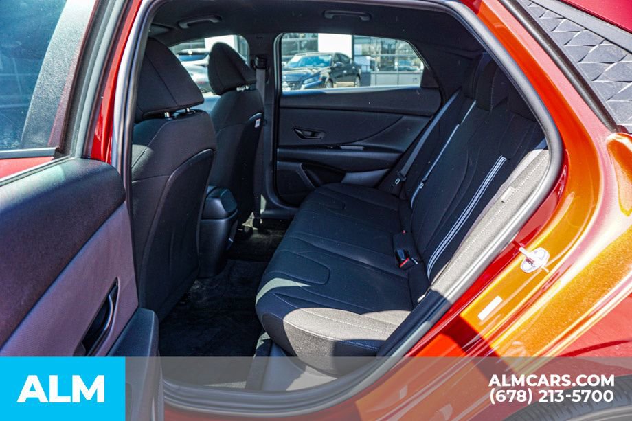 Used 2025 Hyundai Elantra Sport FWD image 21