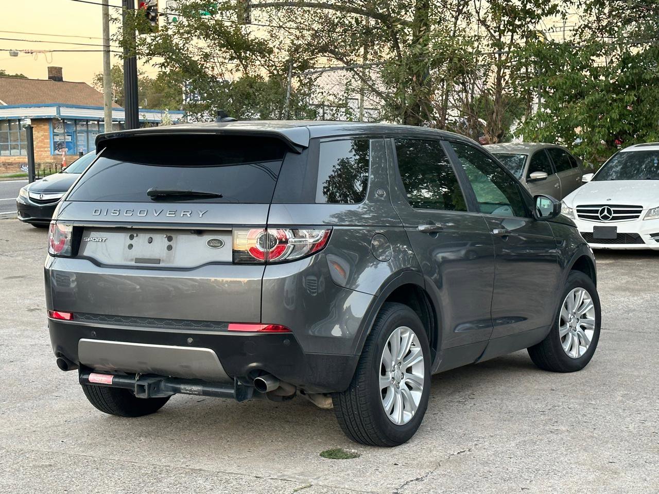 Used 2016 Land Rover Discovery Sport SE AWD/4WD image 4