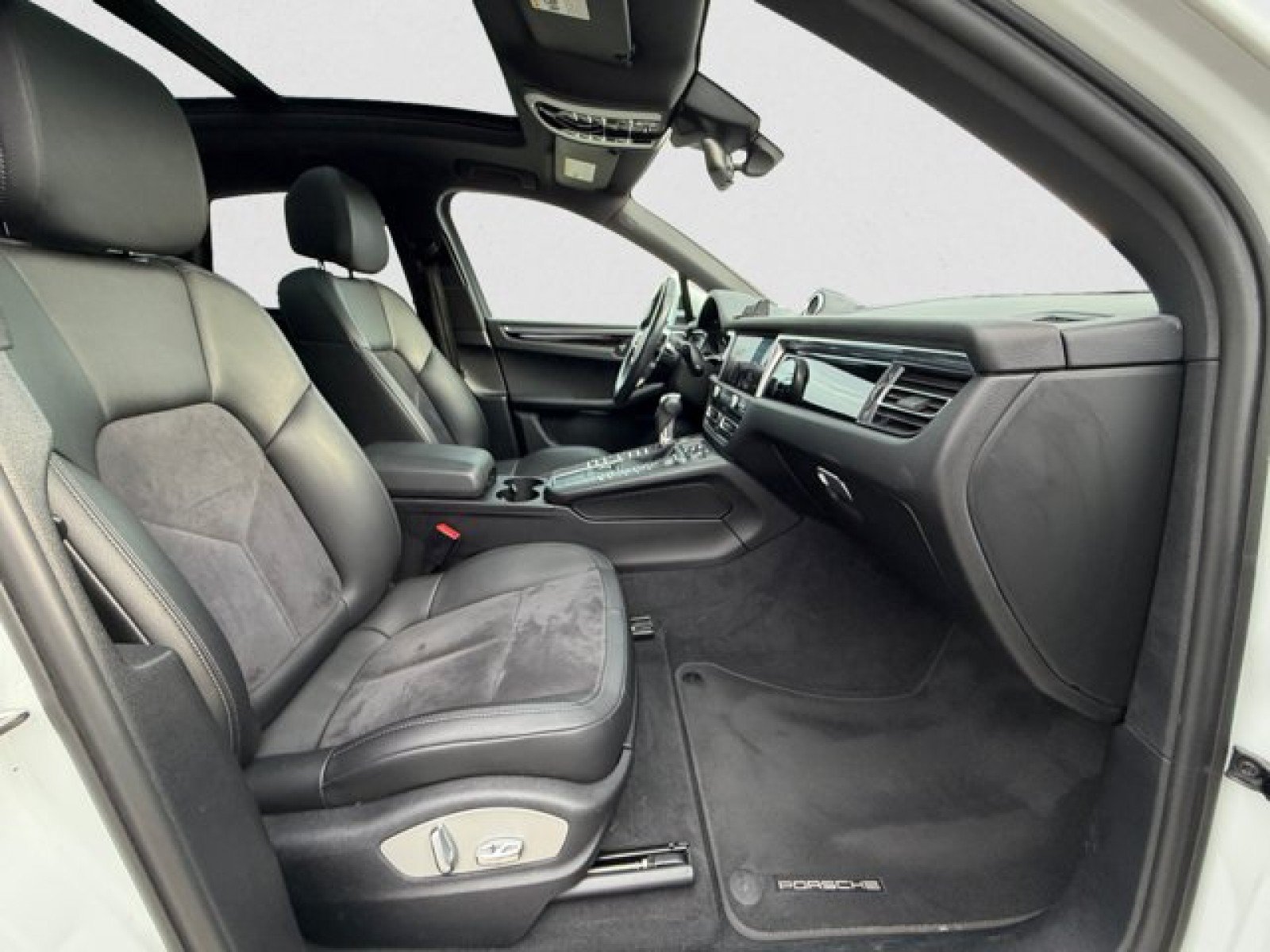 Used 2021 Porsche Macan AWD/4WD image 20