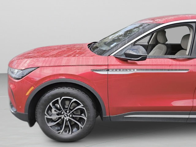 Used 2024 Lincoln Nautilus Premier image 31