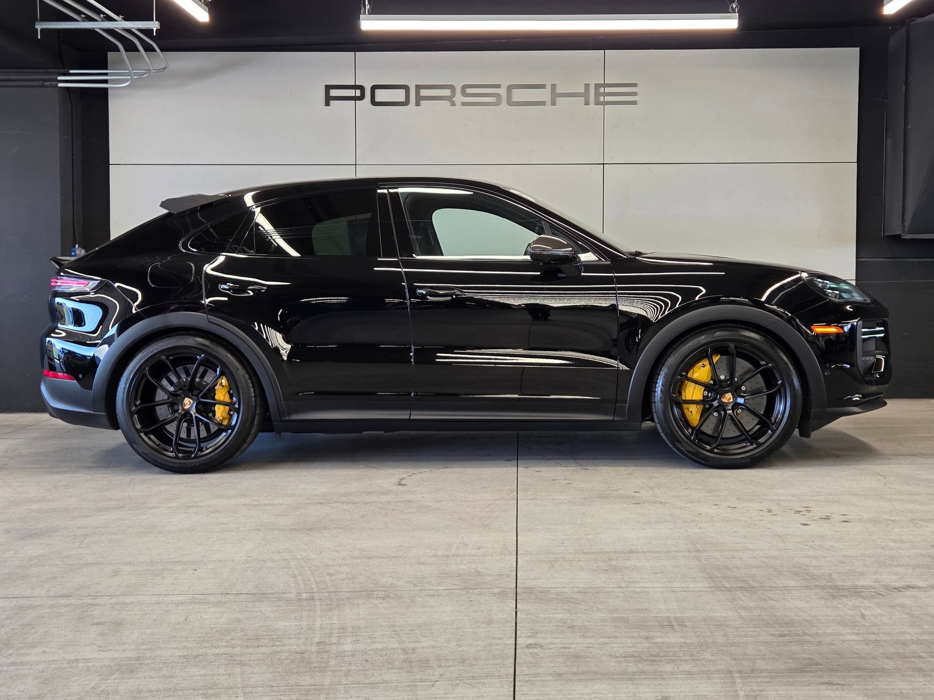 Certified 2024 Porsche Cayenne Turbo GT AWD/4WD image 29