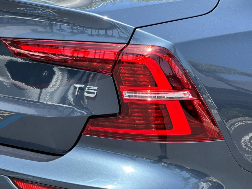 Used 2020 Volvo S60 T5 Momentum FWD image 25