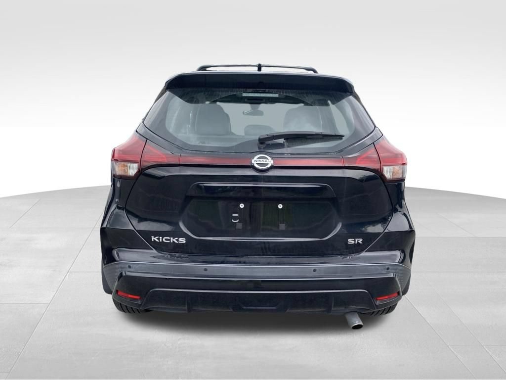 Used 2021 Nissan Kicks SR w/ SR Premium Package FWD image 12