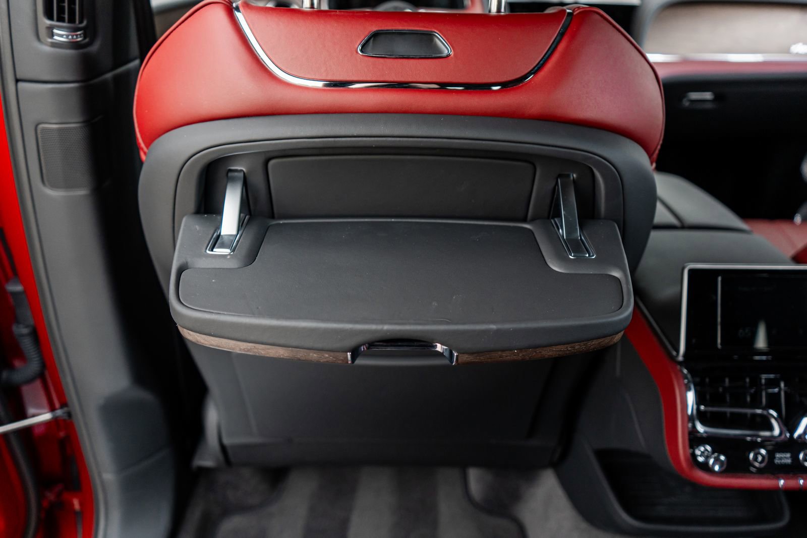 Used 2024 Bentley Bentayga Extended Wheelbase image 35