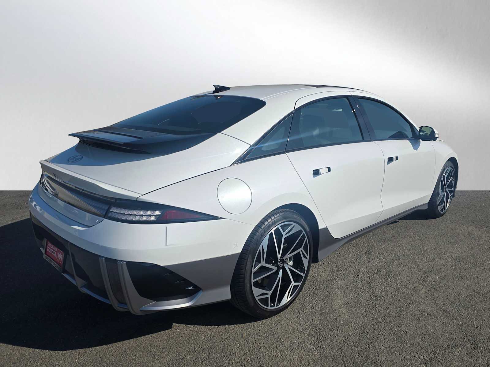 Used 2024 Hyundai Ioniq 6 Limited image 3