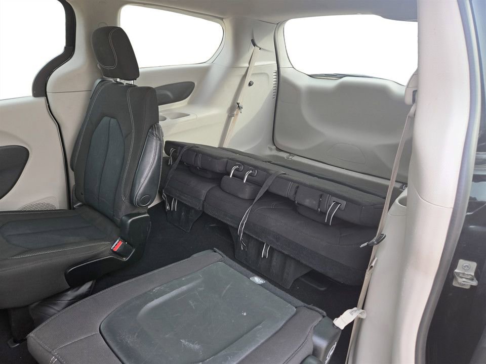 Used 2023 Chrysler Voyager LX image 30