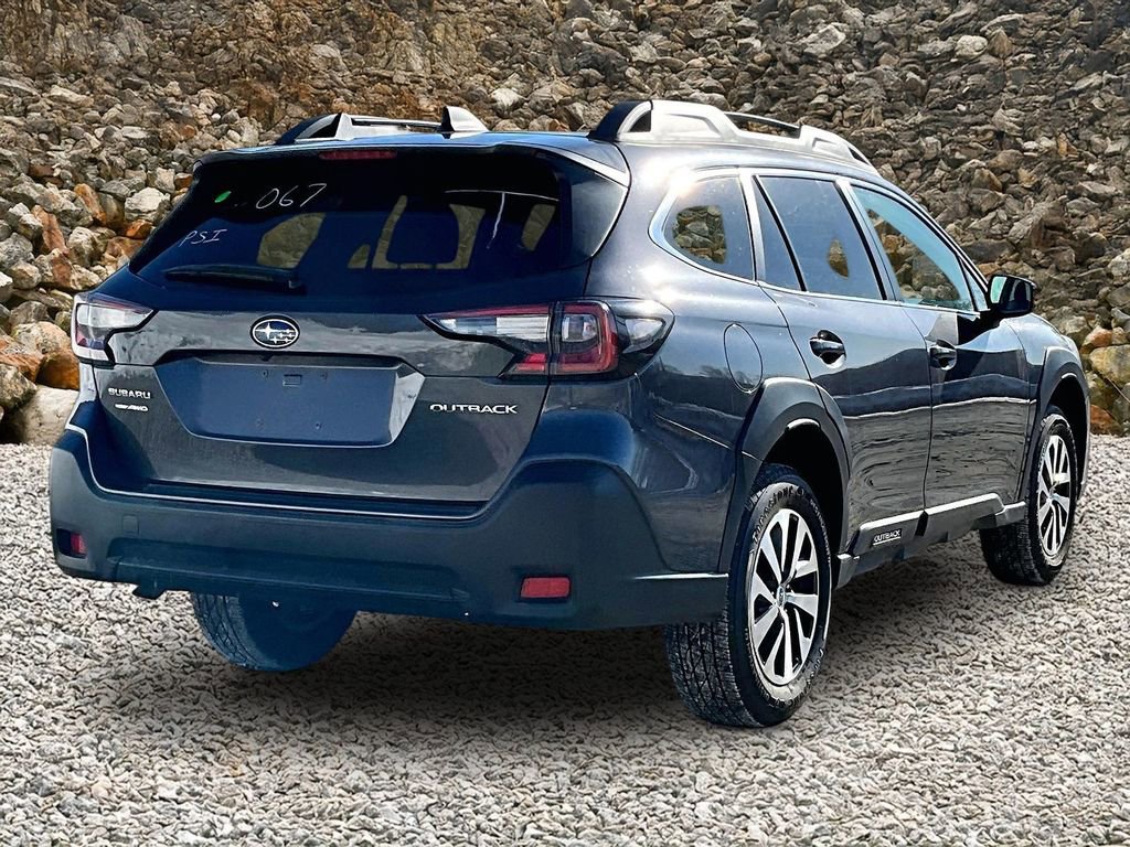 Used 2024 Subaru Outback Premium image 2