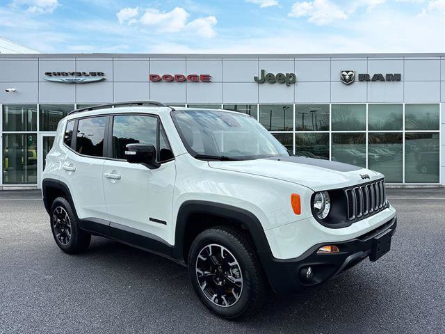 Used 2023 Jeep Renegade Latitude w/ Sun/Sound Group