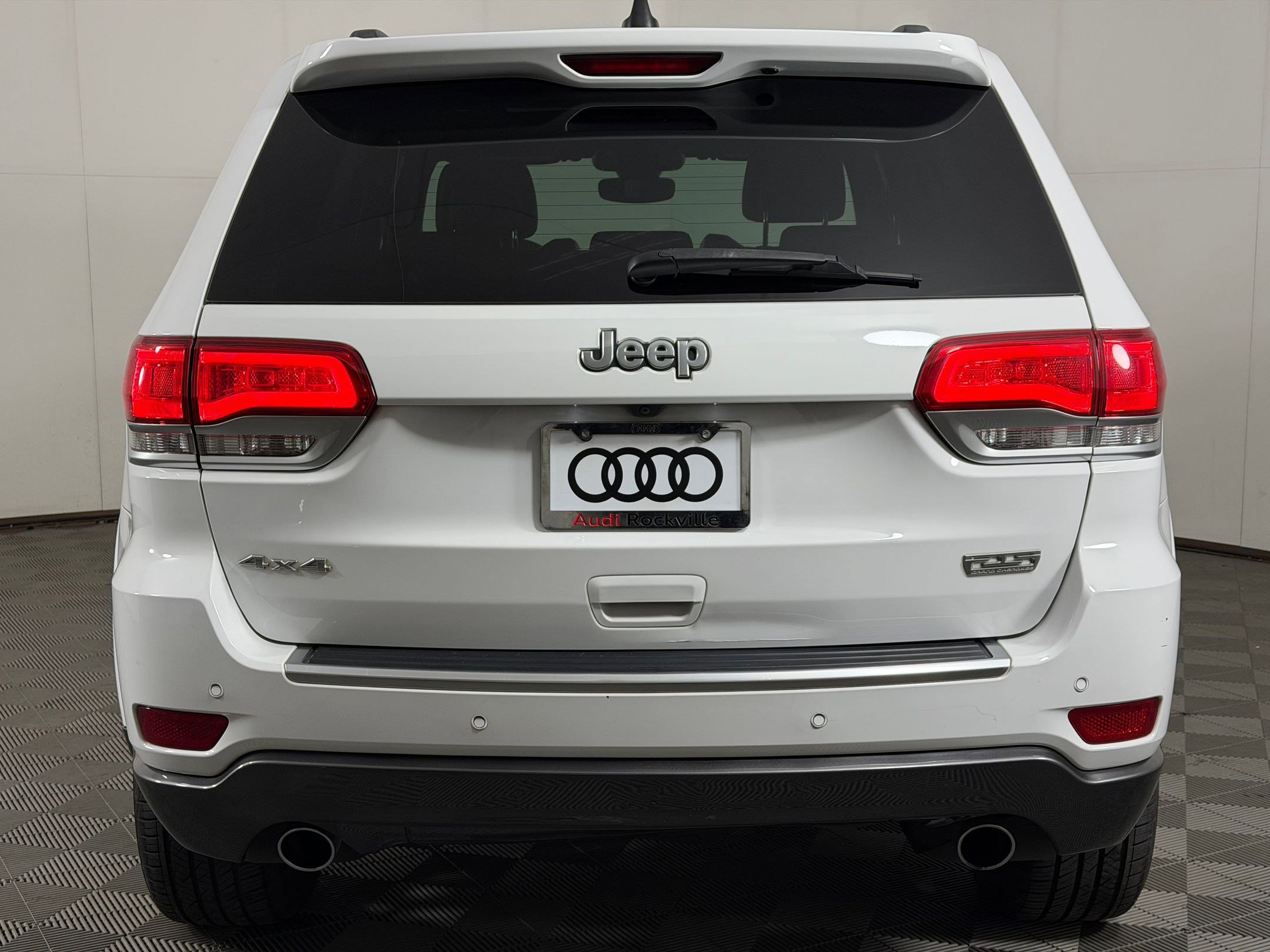 Used 2018 Jeep Grand Cherokee Limited AWD/4WD image 10