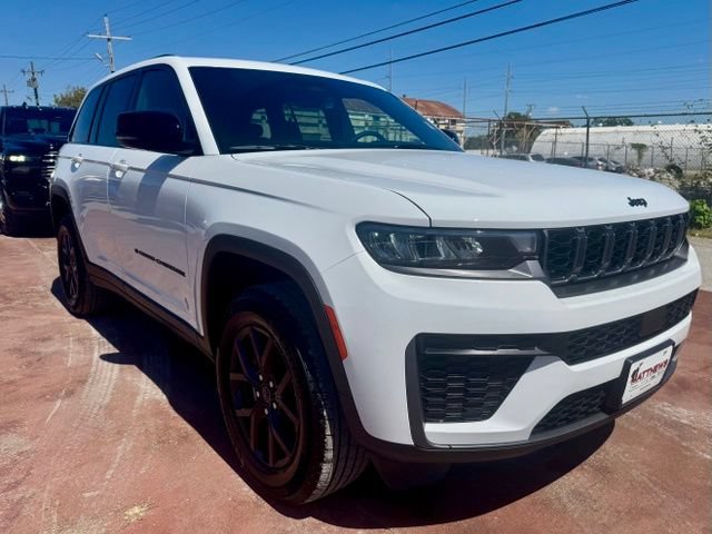 New 2027 Jeep Grand Cherokee Altitude AWD/4WD image 3