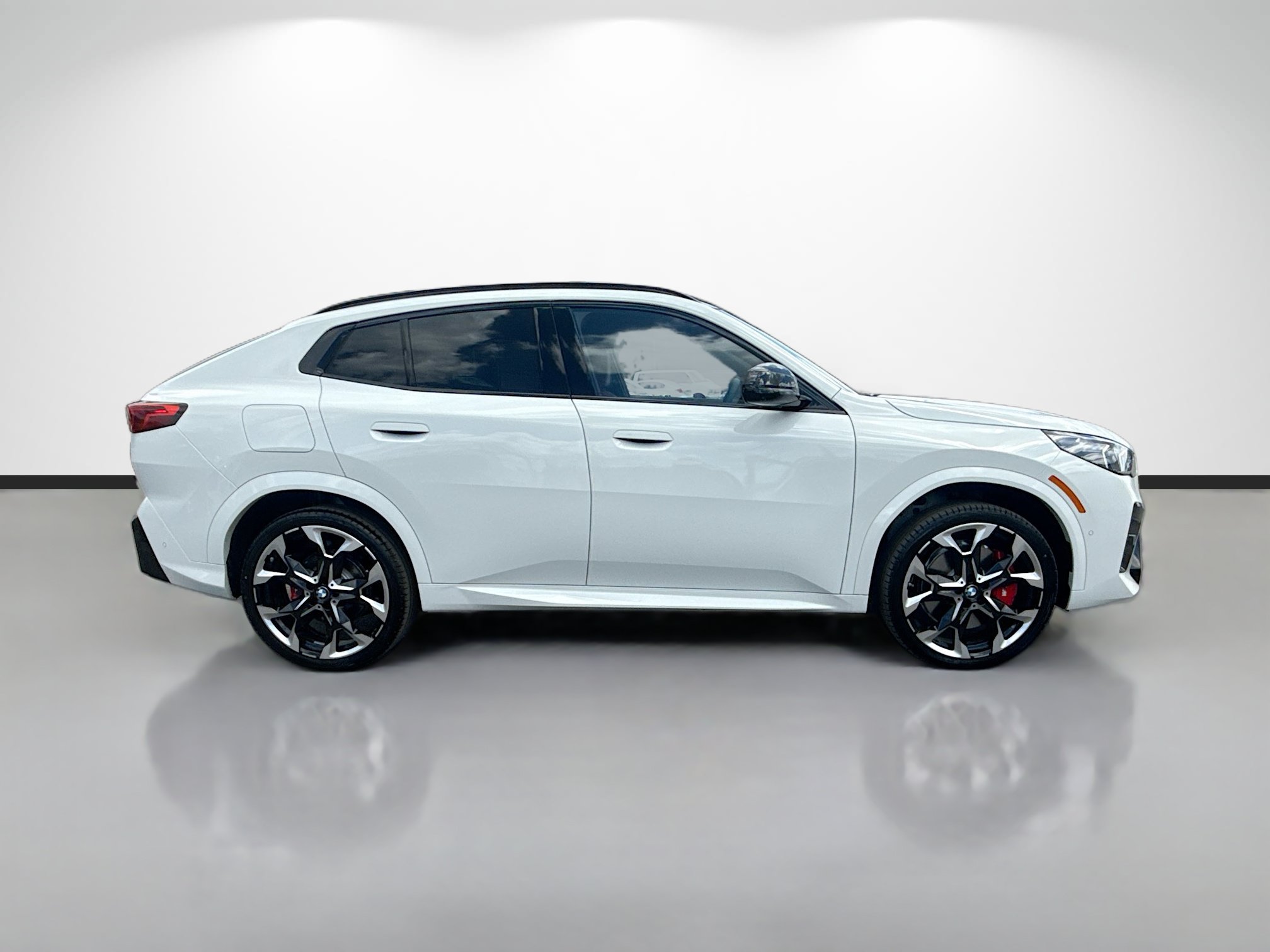 New 2026 BMW X2 xDrive28i w/ Technology Package AWD/4WD image 2