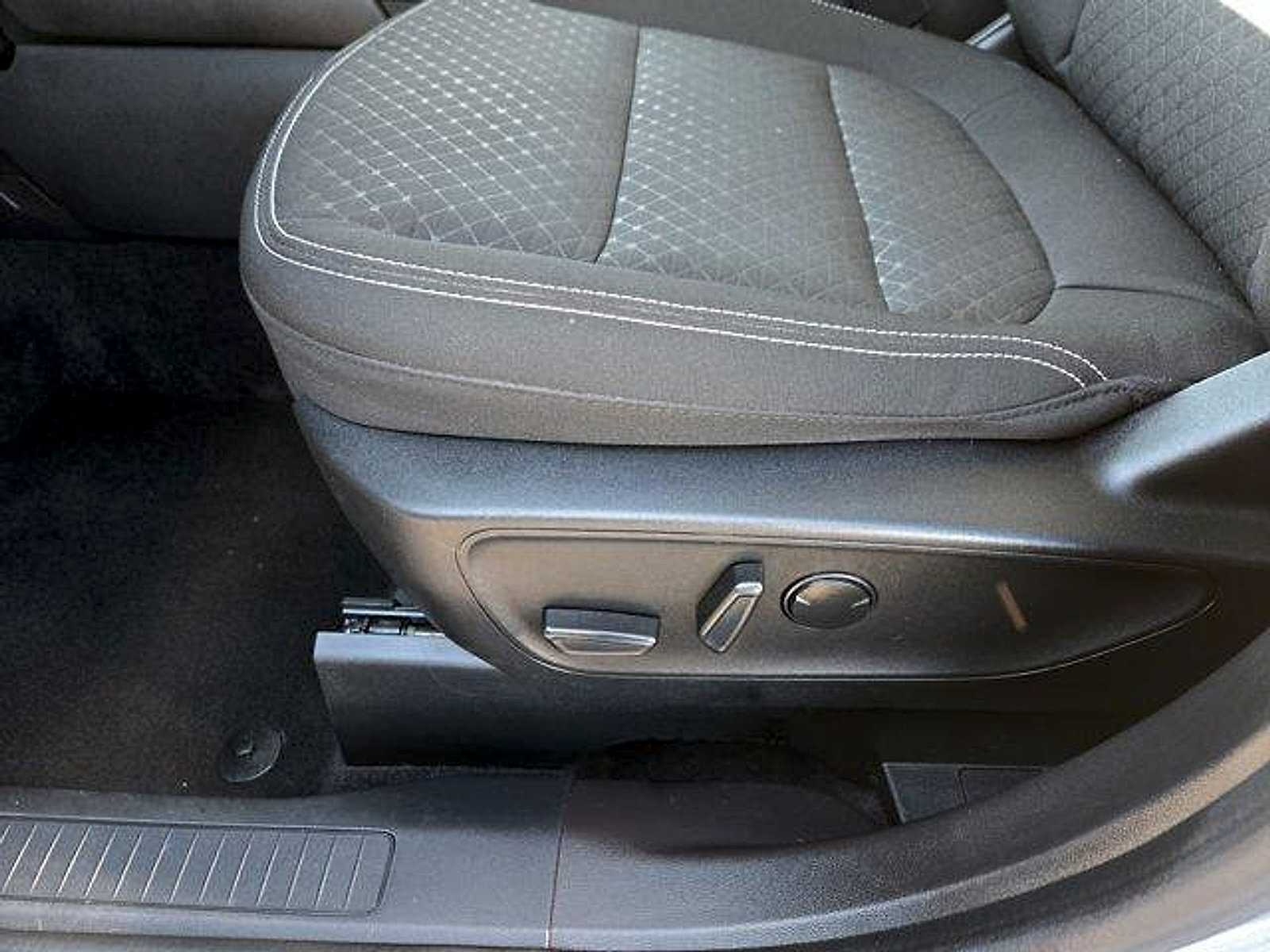 Certified 2023 Ford Escape Active AWD/4WD image 12