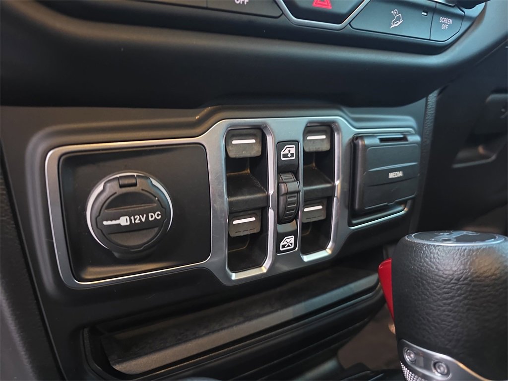 Used 2019 Jeep Wrangler Unlimited Sahara image 33