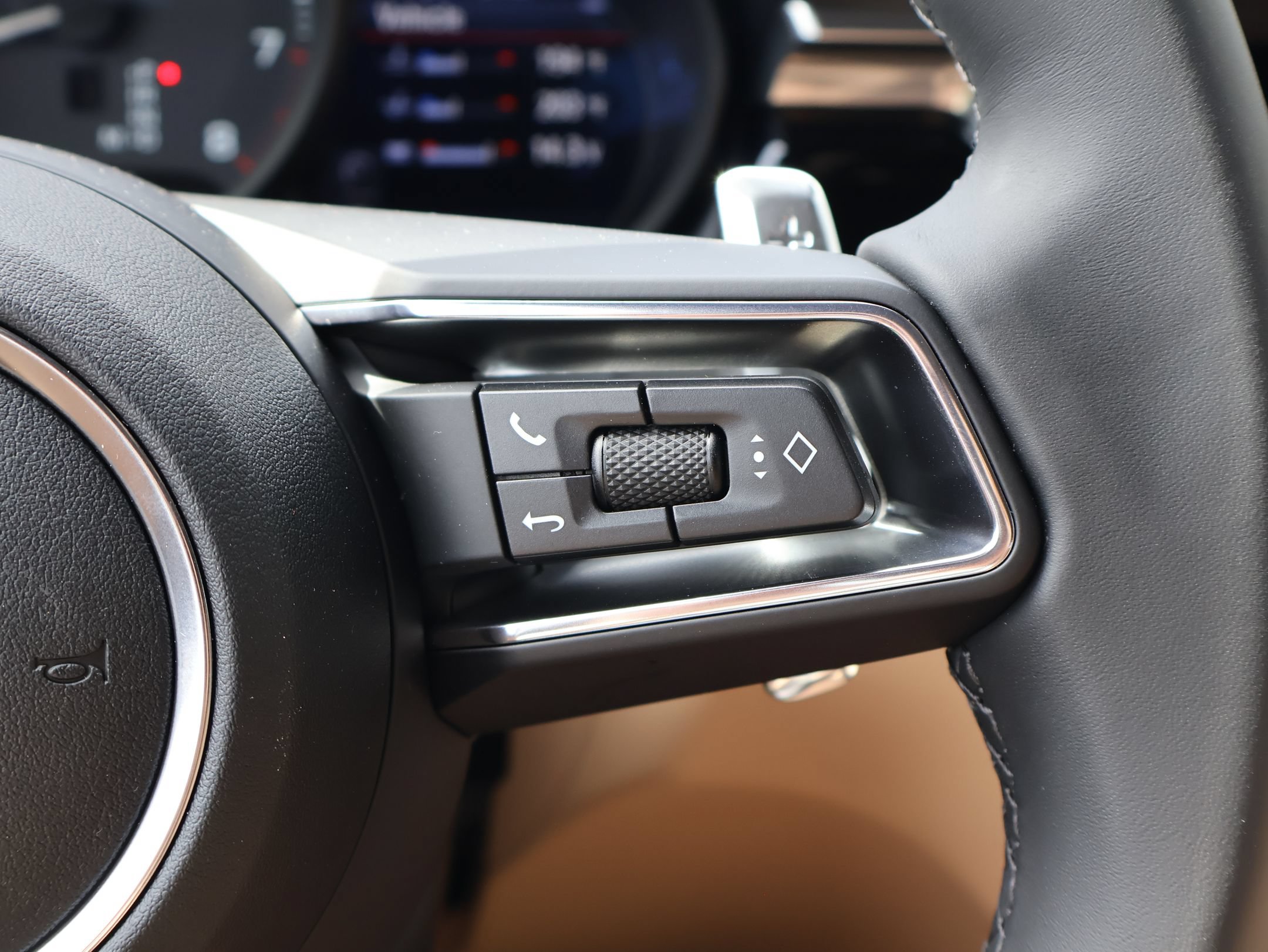New 2026 Porsche Macan AWD/4WD image 18