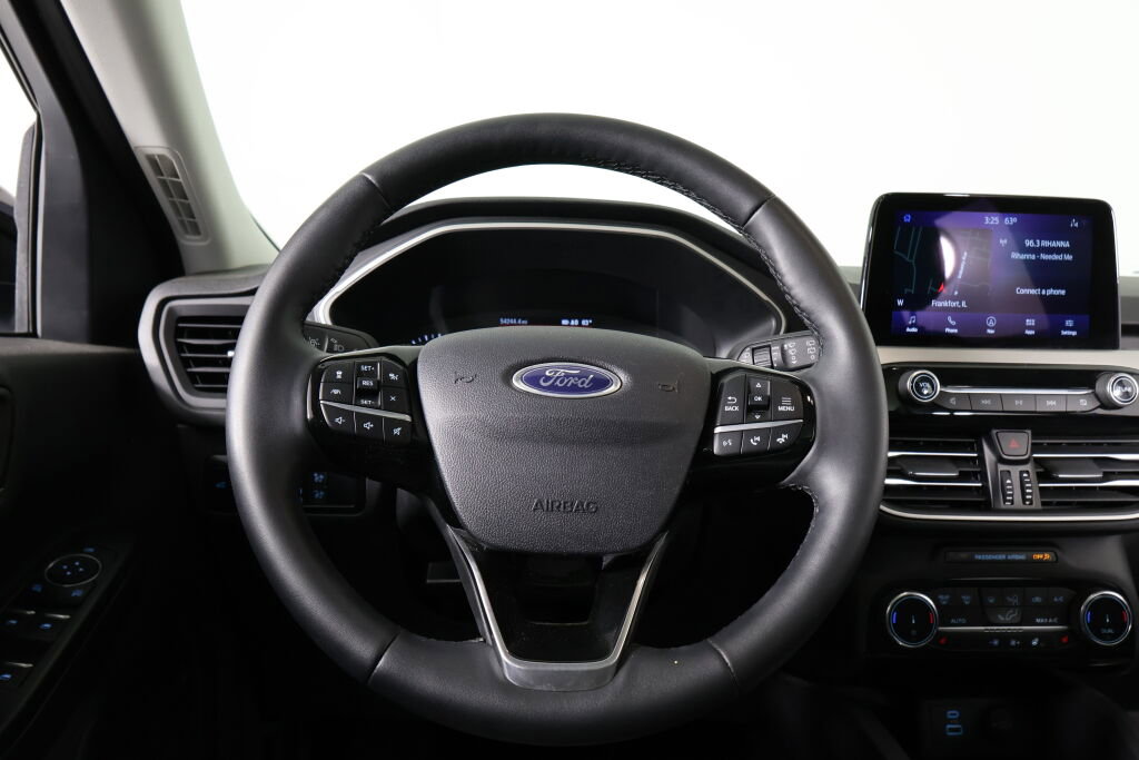 Used 2022 Ford Escape SE w/ SE Sport Appearance Package image 28