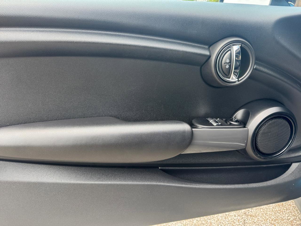 Used 2015 MINI Cooper 2-Door Hardtop FWD image 21