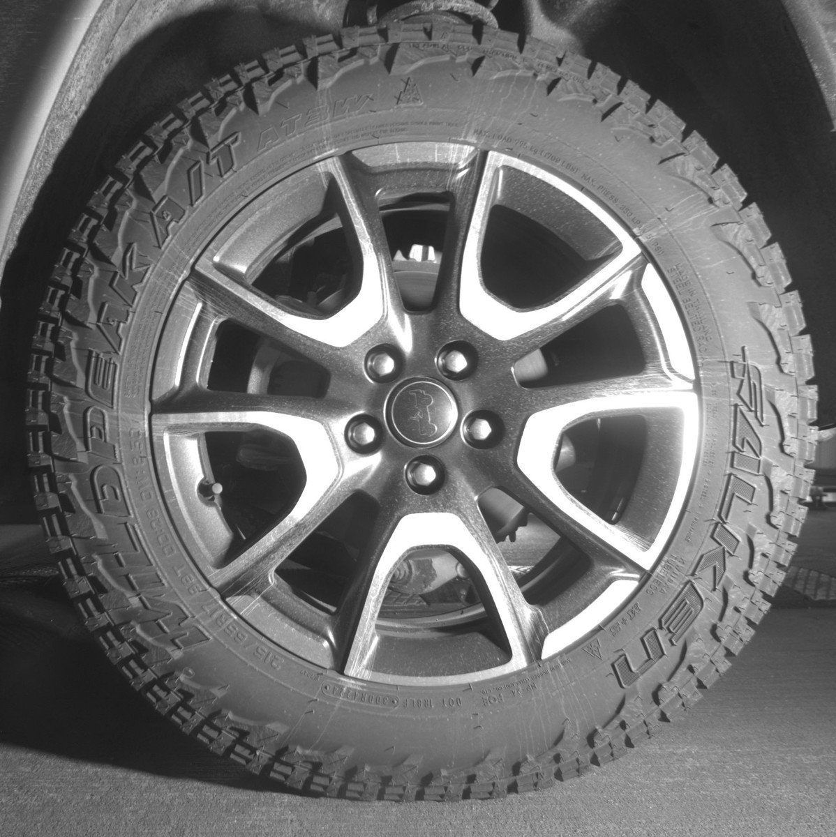Used 2025 Jeep Compass Trailhawk AWD/4WD image 14