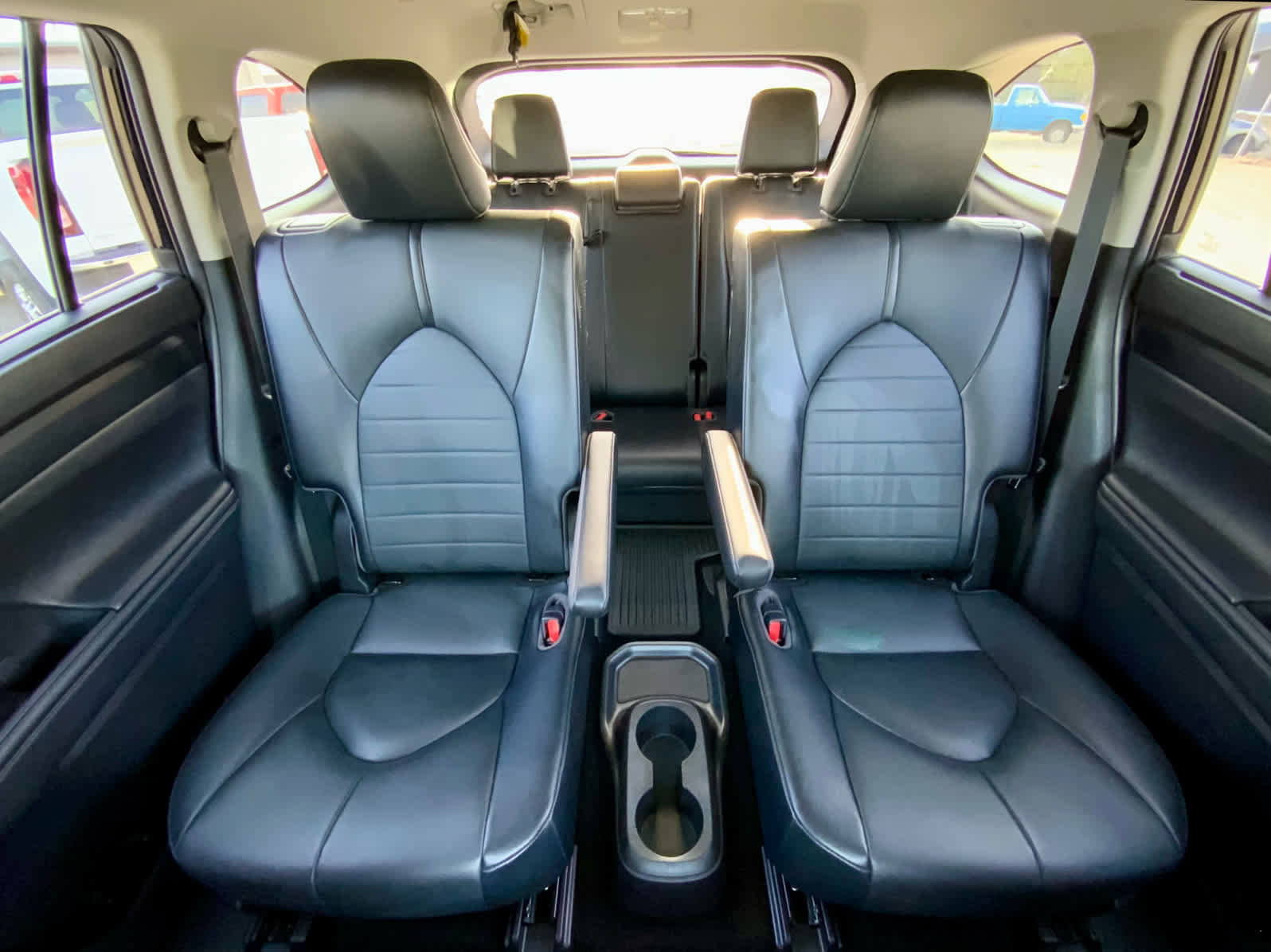 Used 2021 Toyota Highlander XLE image 32