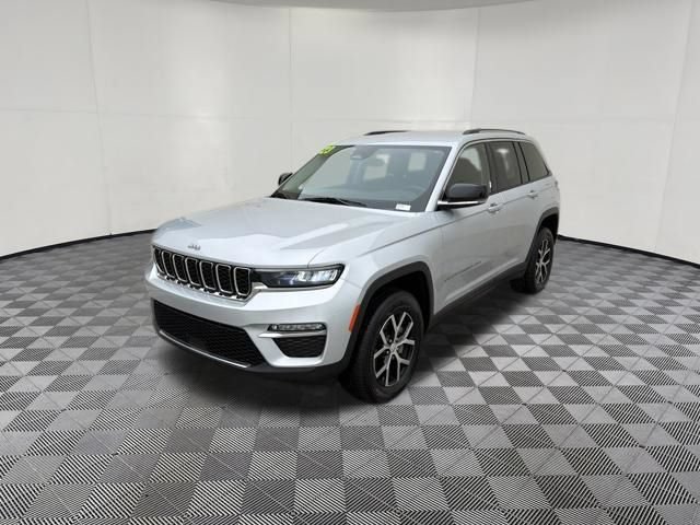 Used 2023 Jeep Grand Cherokee Limited AWD/4WD image 13