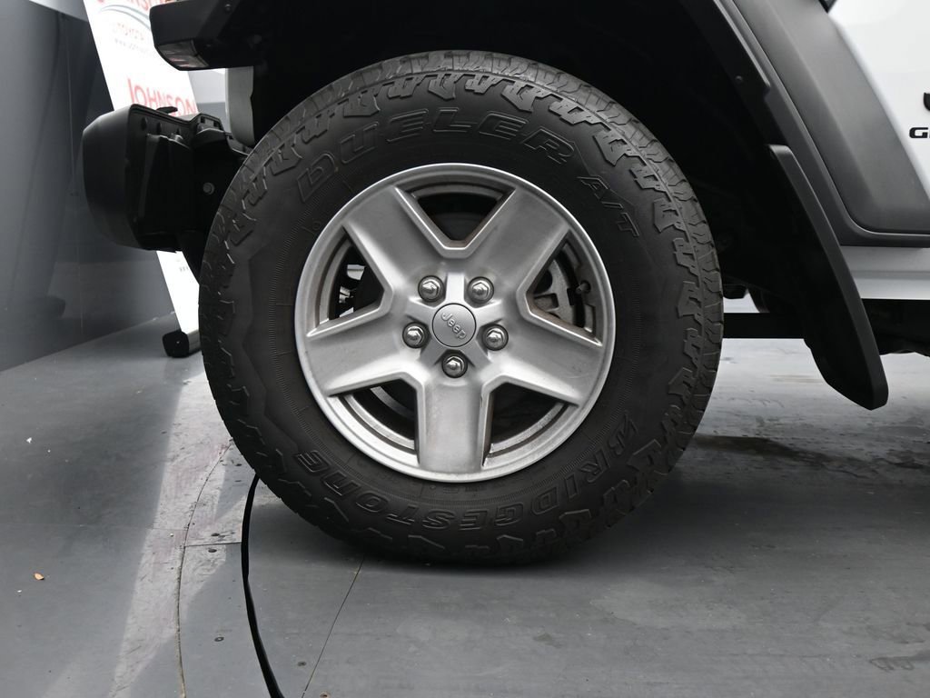 Used 2022 Jeep Gladiator Sport image 12