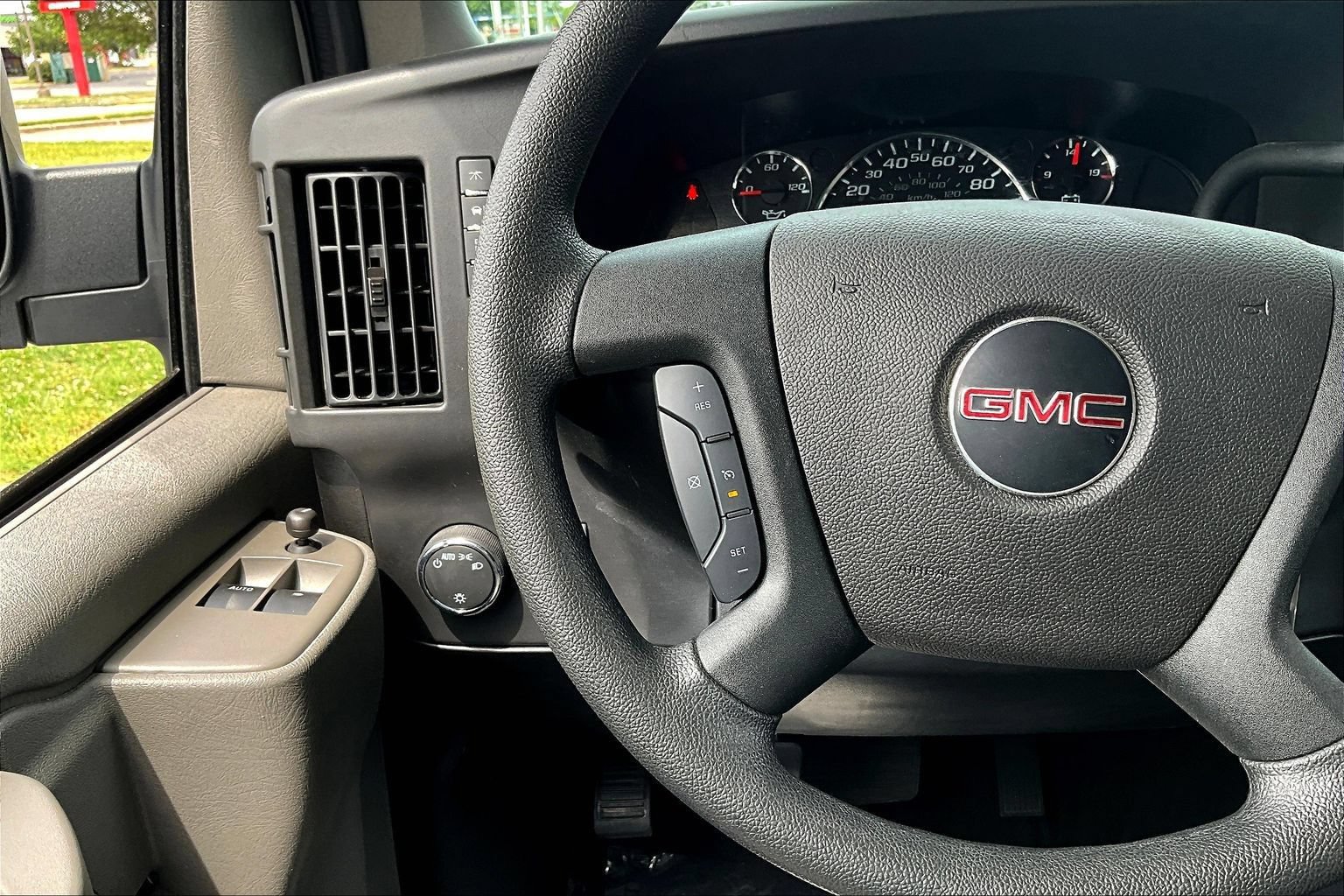 Used 2025 GMC Savana 3500 LT w/ LT Preferred Equipment Group RWD image 11