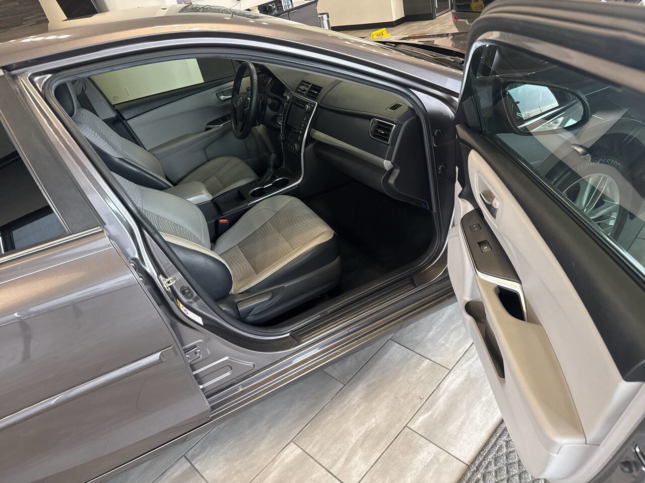 Used 2015 Toyota Camry SE image 18