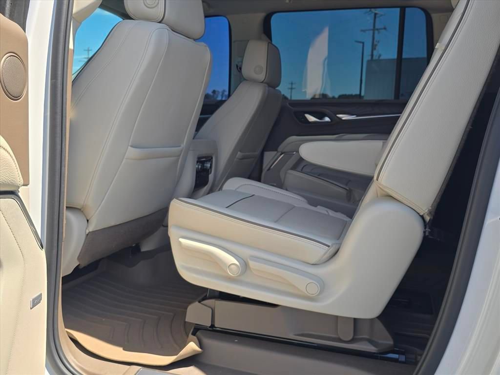 Used 2022 GMC Yukon XL Denali AWD/4WD image 10