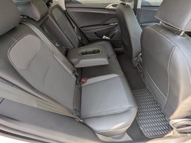 Used 2025 Volkswagen Taos SE FWD image 14