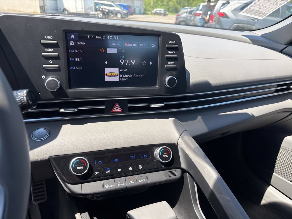 New 2025 Hyundai Elantra Sport FWD image 27