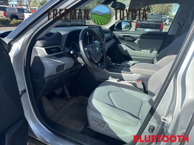 Used 2020 Toyota Highlander LE FWD image 7