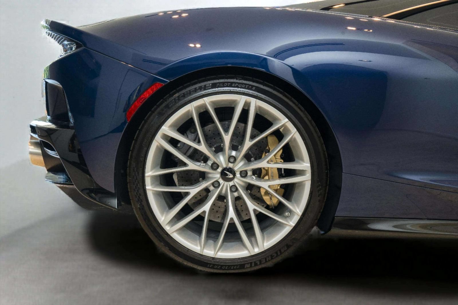 Used 2023 McLaren GT RWD image 35