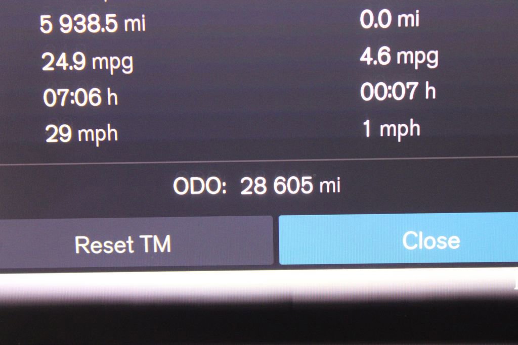 Used 2023 Volvo XC40 B4 Plus w/ Driver Assist Package image 11