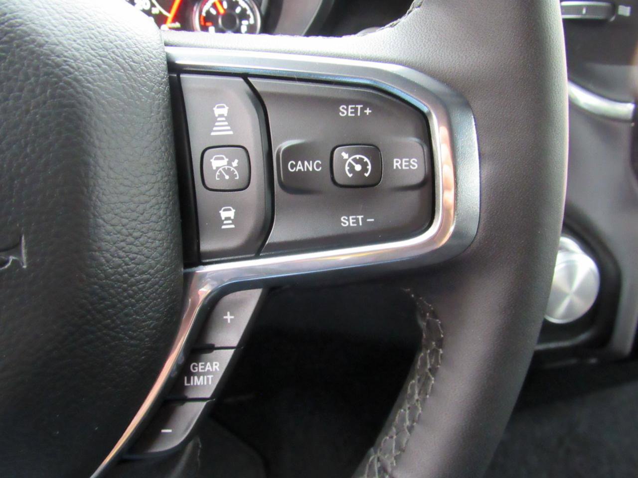 Used 2025 RAM 1500 Laramie AWD/4WD image 25