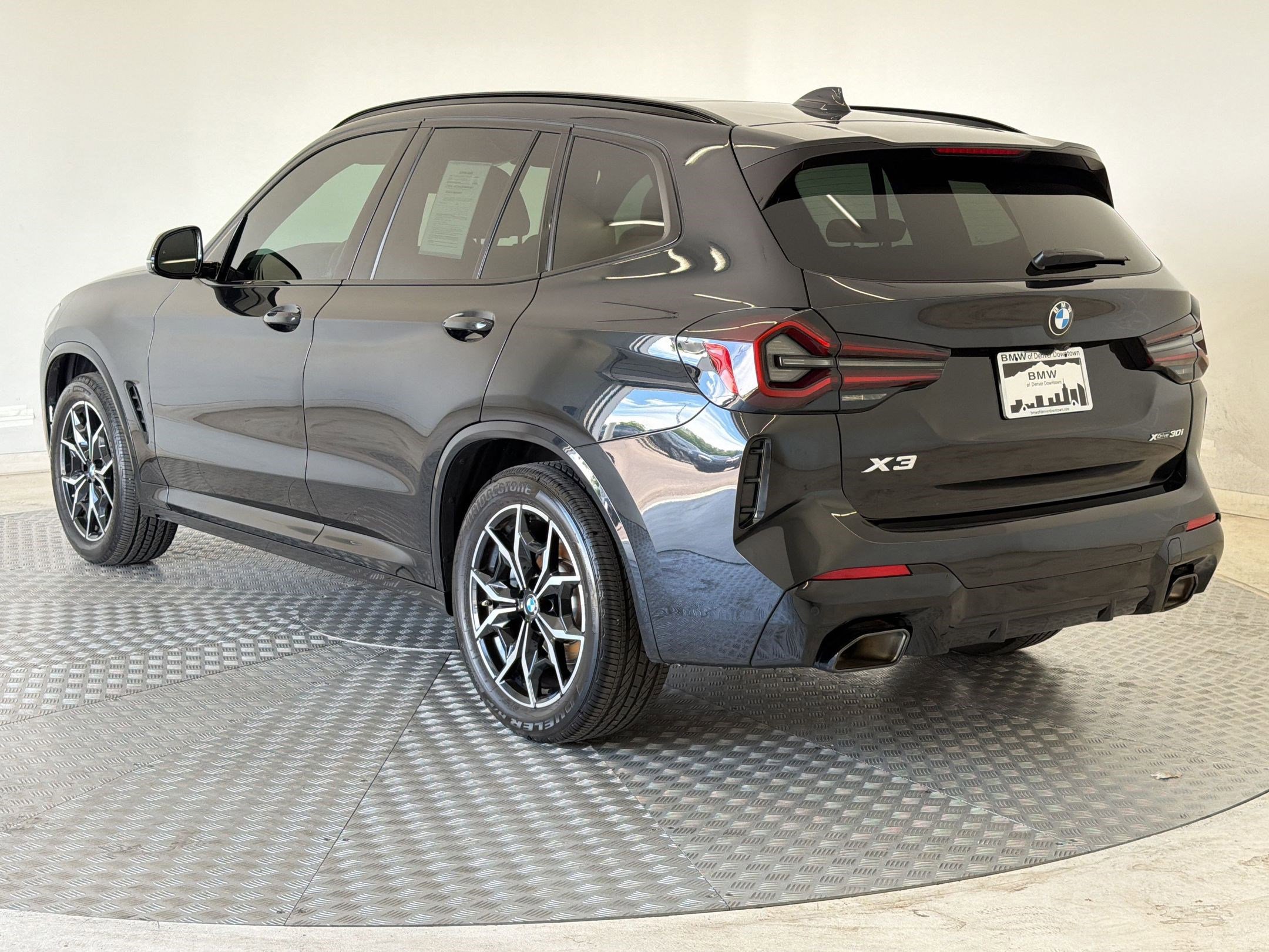 Used 2024 BMW X3 xDrive30i w/ Premium Package AWD/4WD image 3