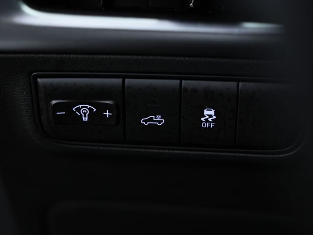 Used 2025 Hyundai Santa Cruz SEL FWD image 17