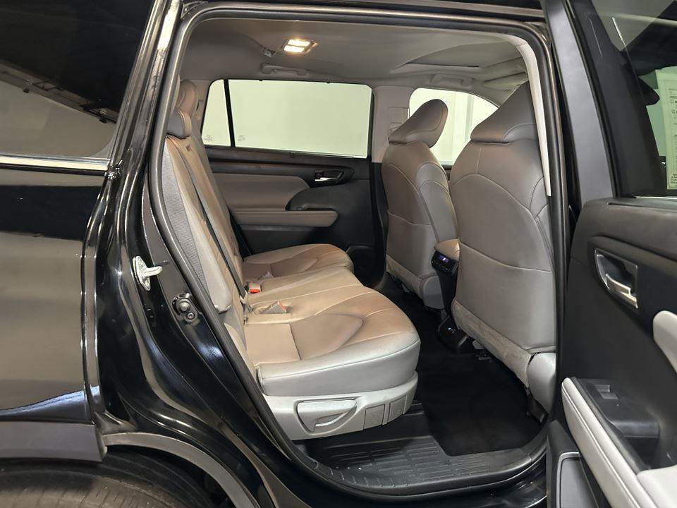 Certified 2022 Toyota Highlander XLE image 36