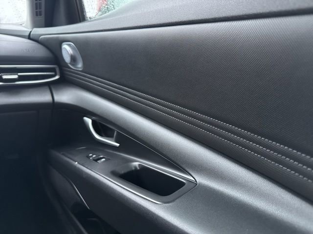 Used 2023 Hyundai Elantra SEL w/ Convenience Package image 39