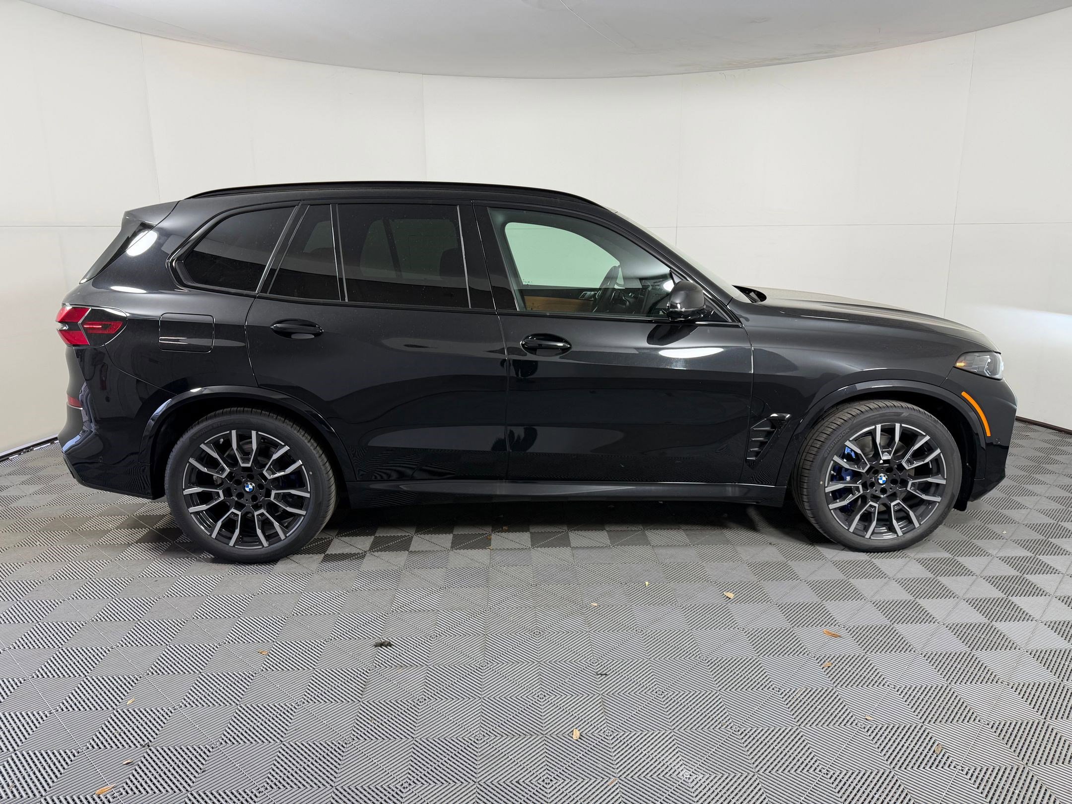 New 2026 BMW X5 xDrive50e w/ Executive Package image 8